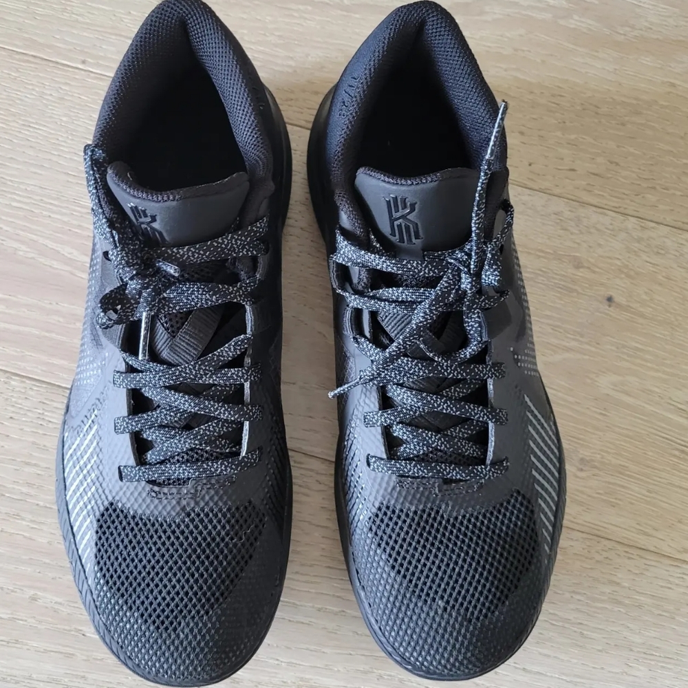 Kyrie Flytrap Shoes - image 8